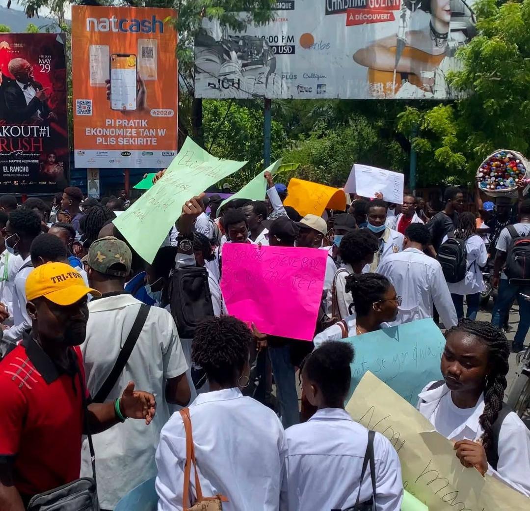 Une manifestation organisée pour réclamer la réouverture de l’Hôpital de l’Université d’État d’Haïti