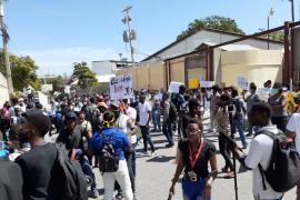 Sit-in devant le MJCP 