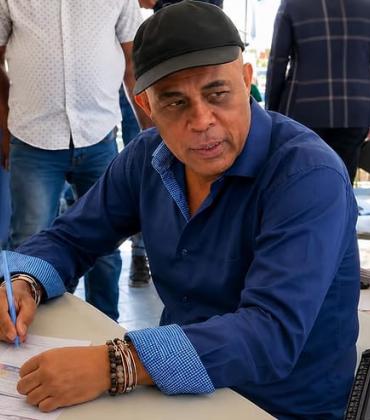 Michel Martelly s’inscrit comme électeur